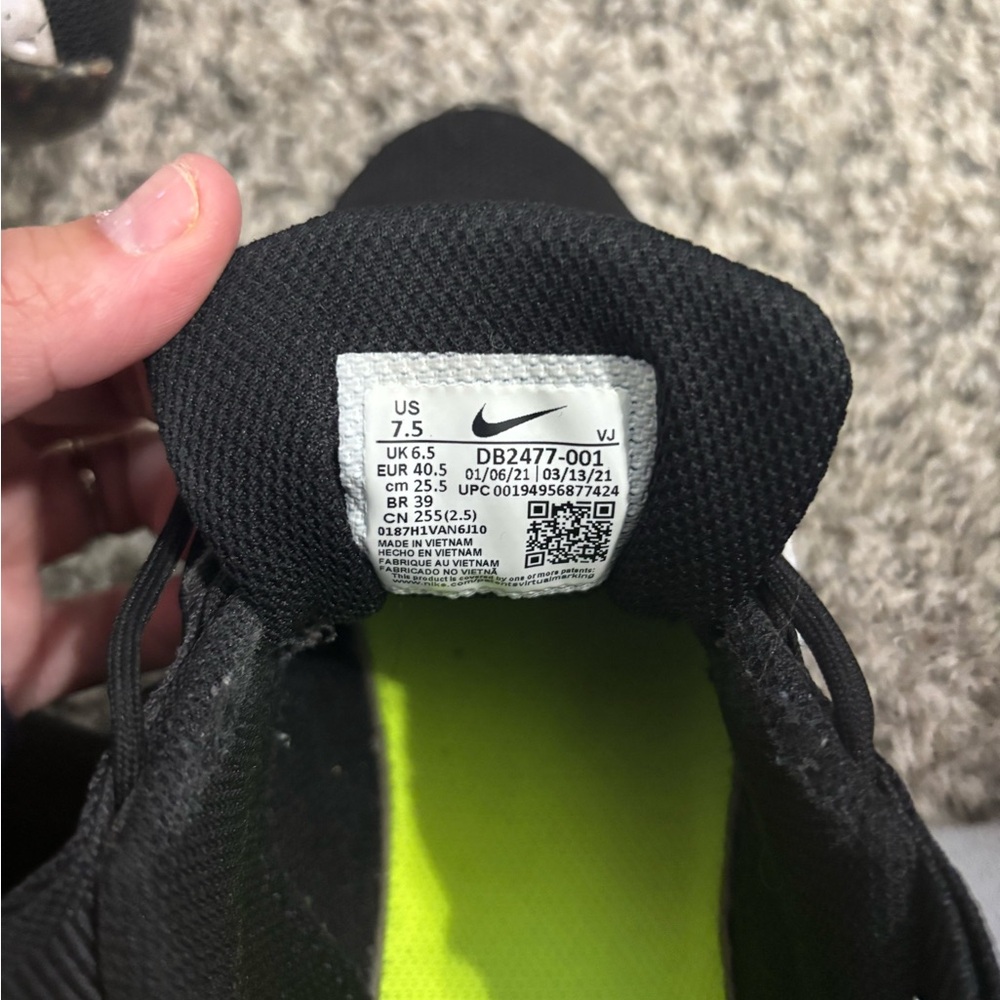Nike Men’s Black Athletic Sneakers with Neon Green Accents - Picture 6 of 6